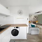 Appartement T3 Cosy à Avec Terrasse, Piscine&parking