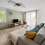 T3 Cosy à Avec Terrasse, Piscine&parking Appartement *