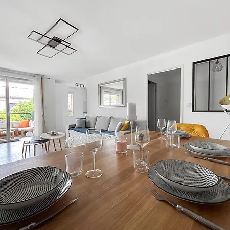 T3 Cosy A Avec Terrasse, Piscine & Parking