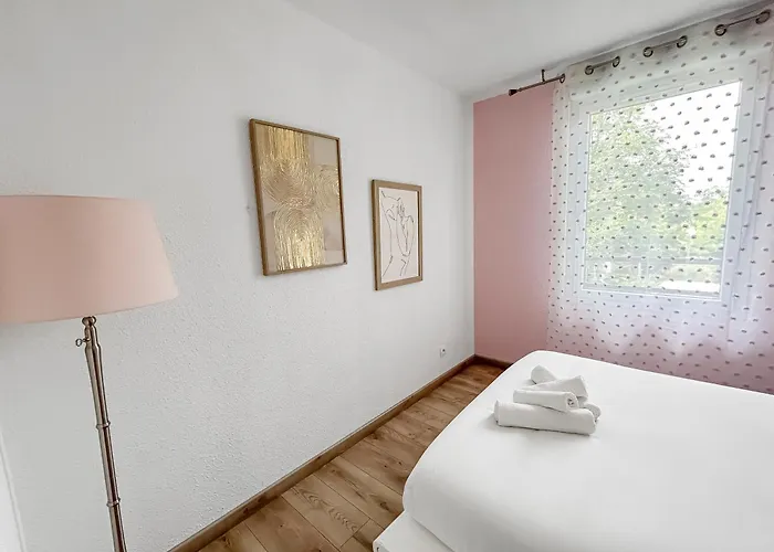 T3 Cosy A Avec Terrasse, Piscine & Parking